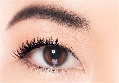 These falsies have dramatic length variation, with a blend of 5-11 mm strands. . Lilac eyelashes